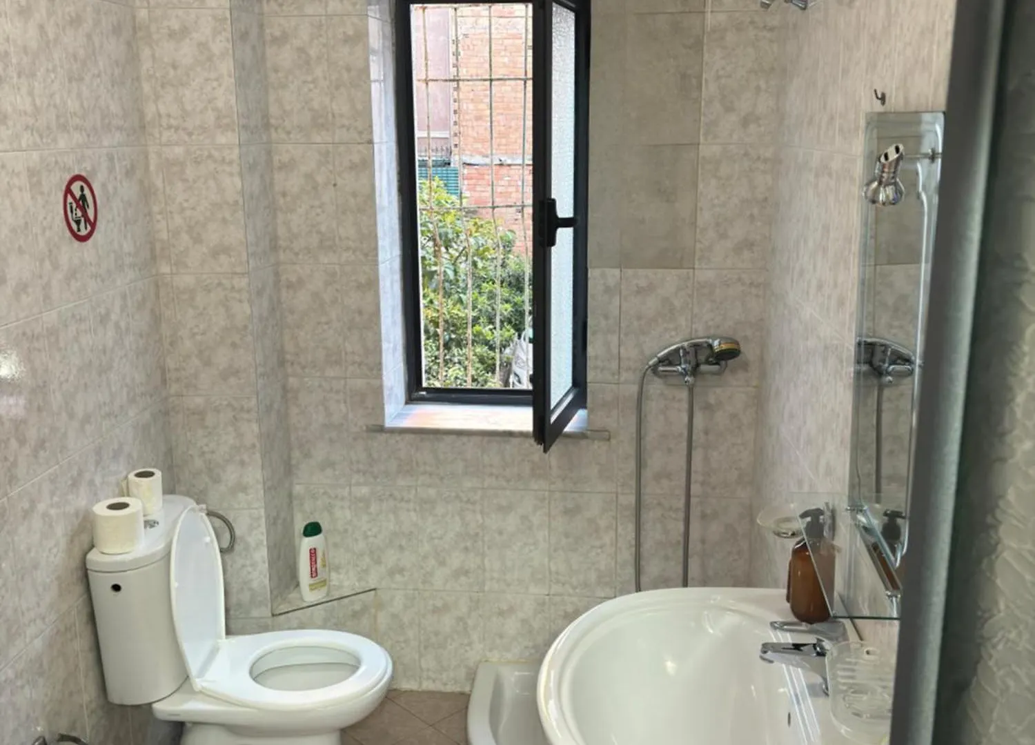 21 Steps' Lovely Apartment In The Center Tirana
